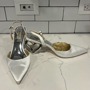 Badgley Mischka Lucie Heart Heels Size 9.5 Soft White